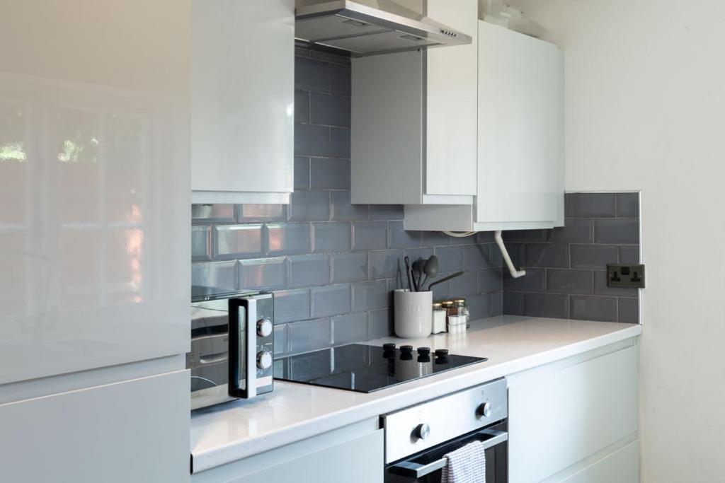 Stylish & Spacious City Centre 3-Bedroom Townhouse - Sleeps 6 Canterbury Exterior photo